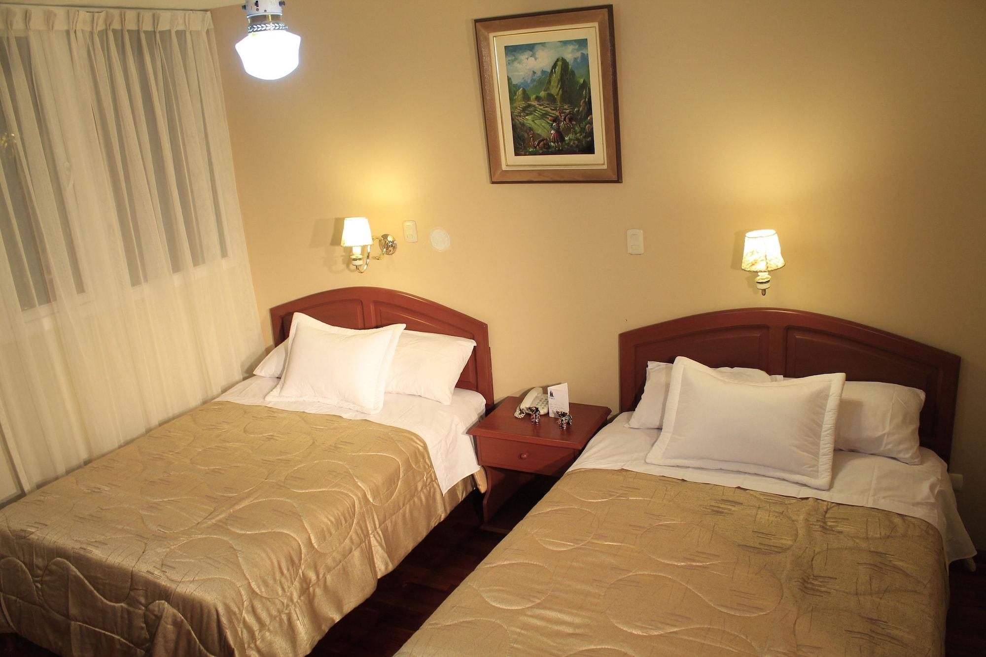 Manhattan Airport Hotel 3*