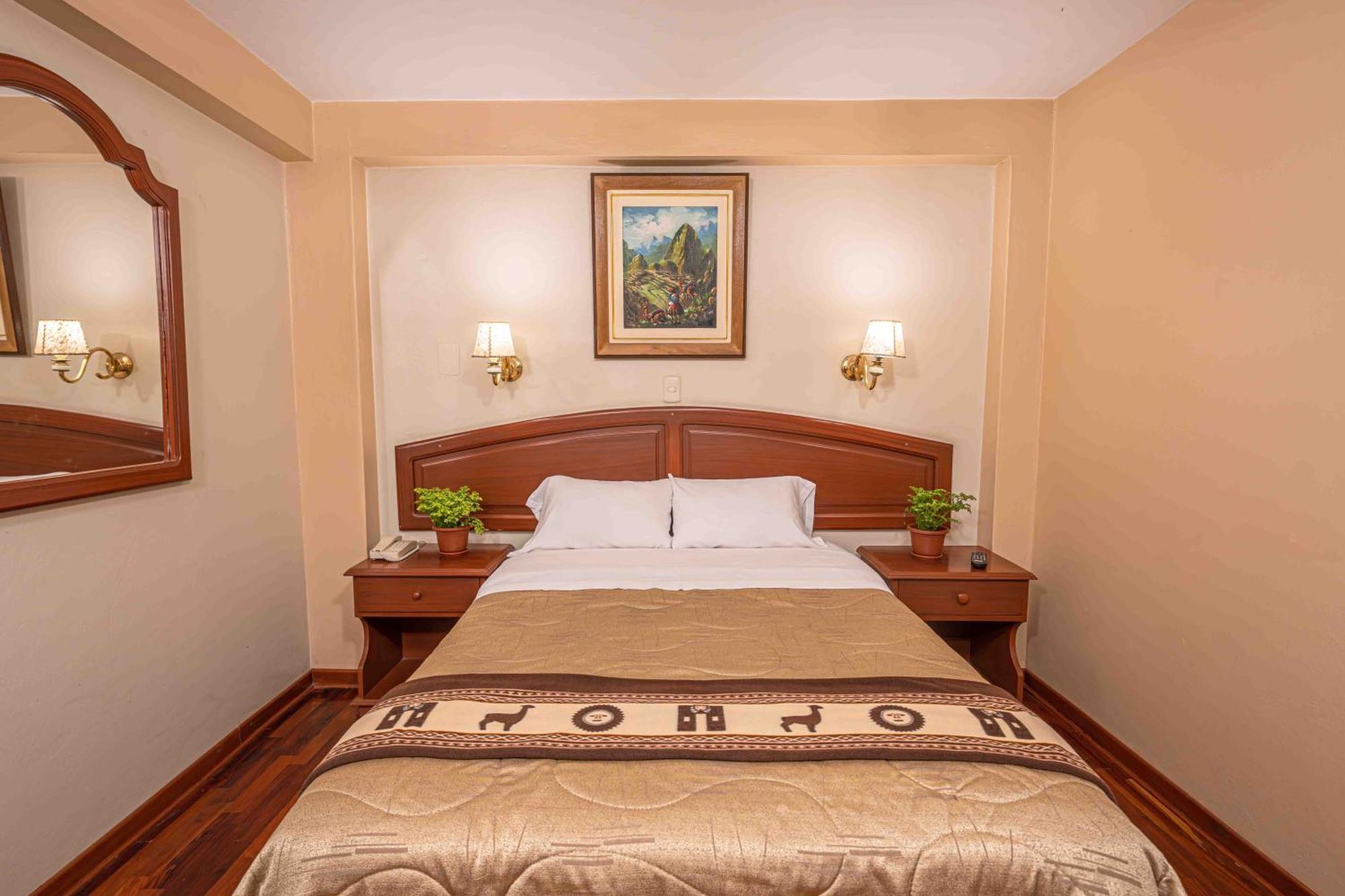 Manhattan Airport Hotel 3*