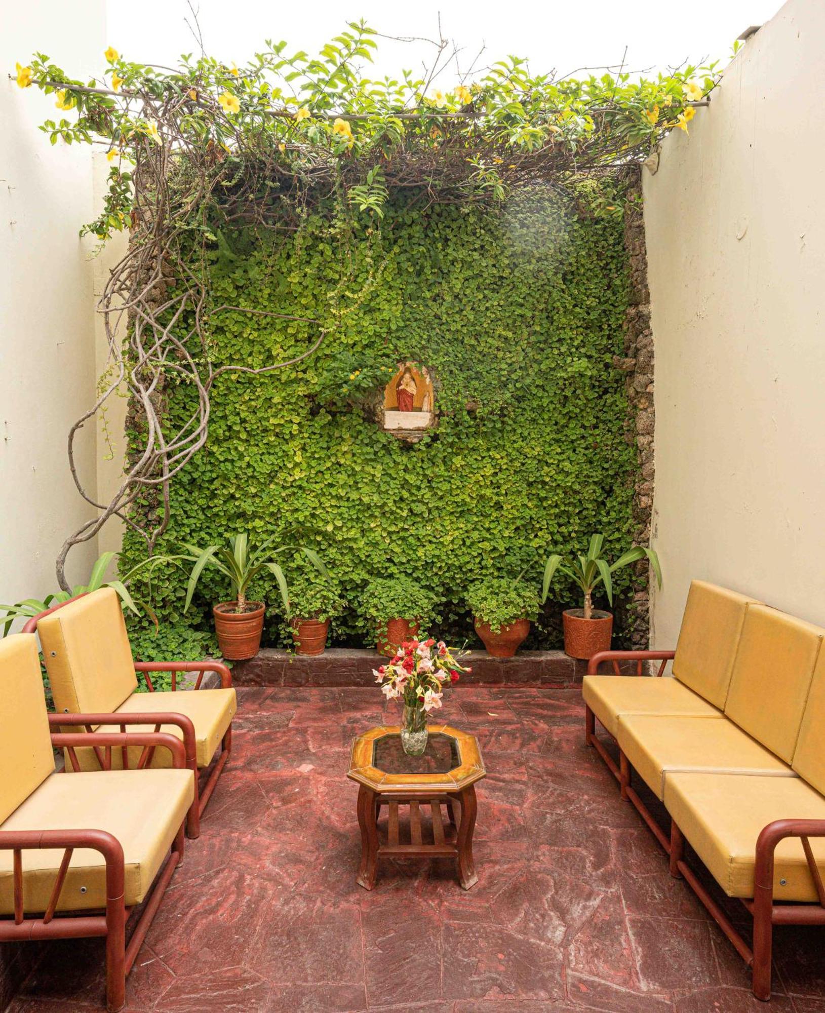 Hotel Manhattan Airport 3*